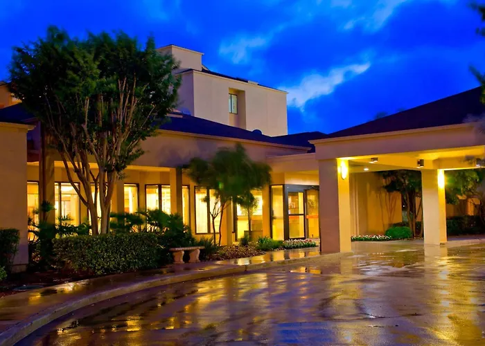 Courtyard By Marriott San Antonio Airport